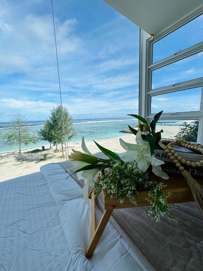 Lazzlla Beach Front Apartments 훌루말레 외부 사진