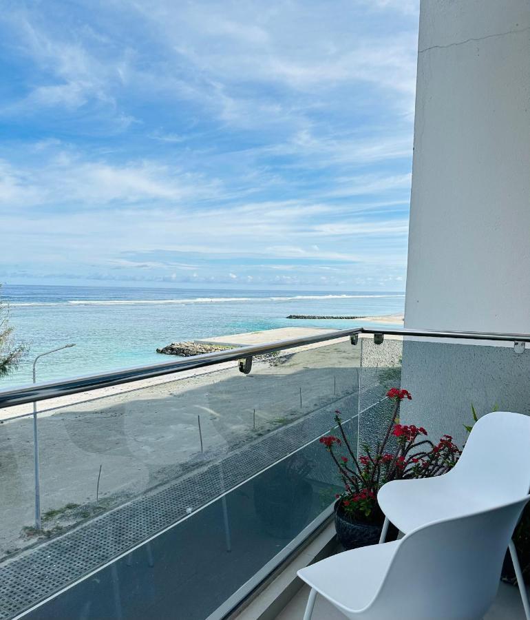 Lazzlla Beach Front Apartments 훌루말레 외부 사진