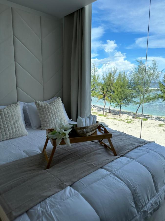Lazzlla Beach Front Apartments 훌루말레 외부 사진