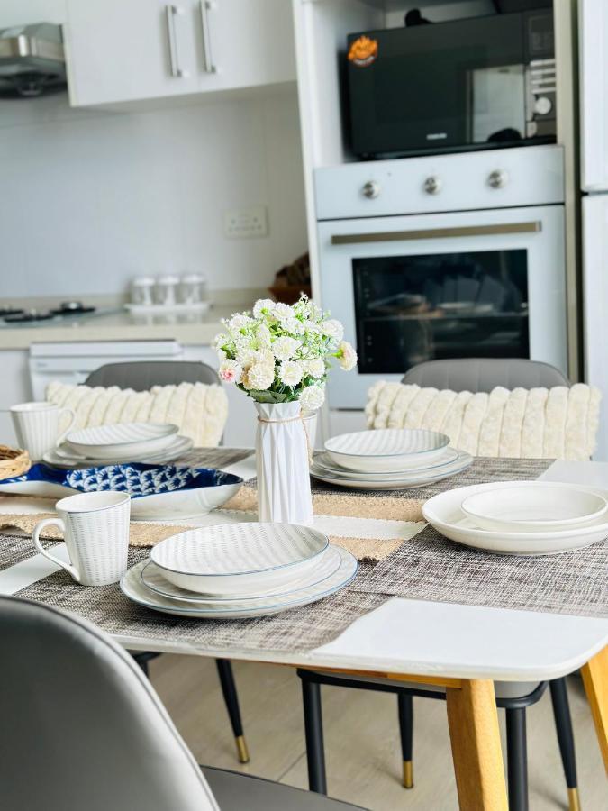 Lazzlla Beach Front Apartments 훌루말레 외부 사진