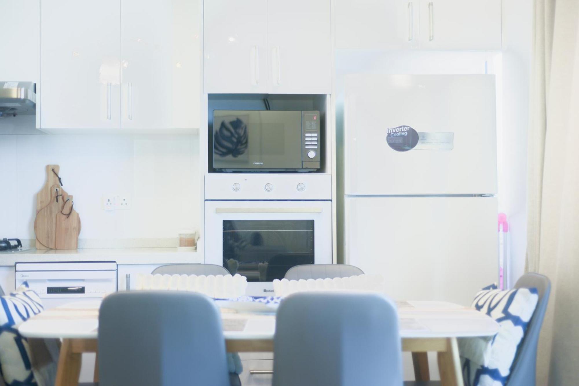 Lazzlla Beach Front Apartments 훌루말레 외부 사진