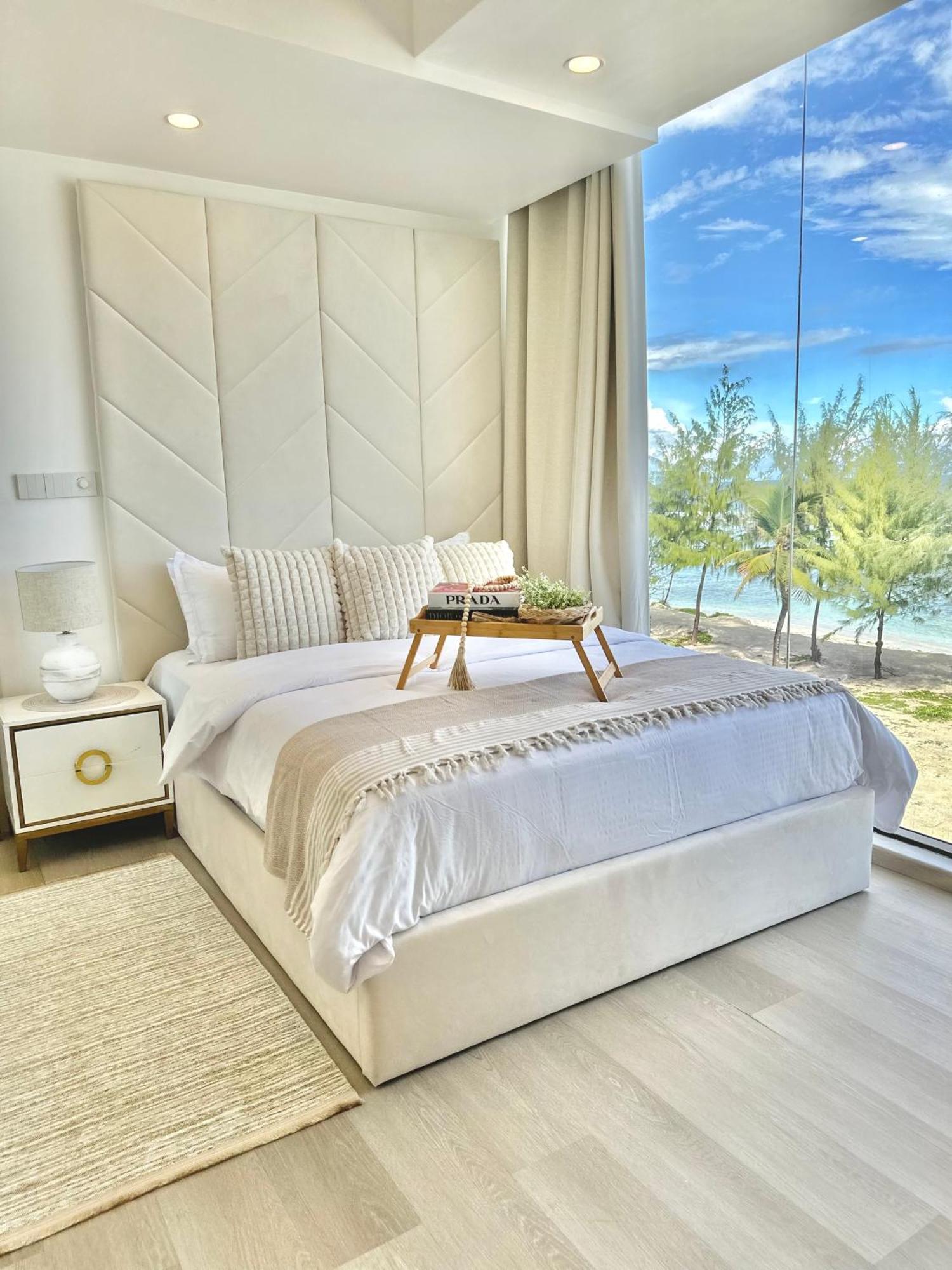 Lazzlla Beach Front Apartments 훌루말레 외부 사진